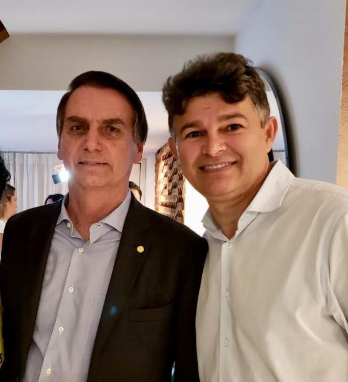 Colado em Bolsonaro, Medeiros ganha “mimo” após vitória
