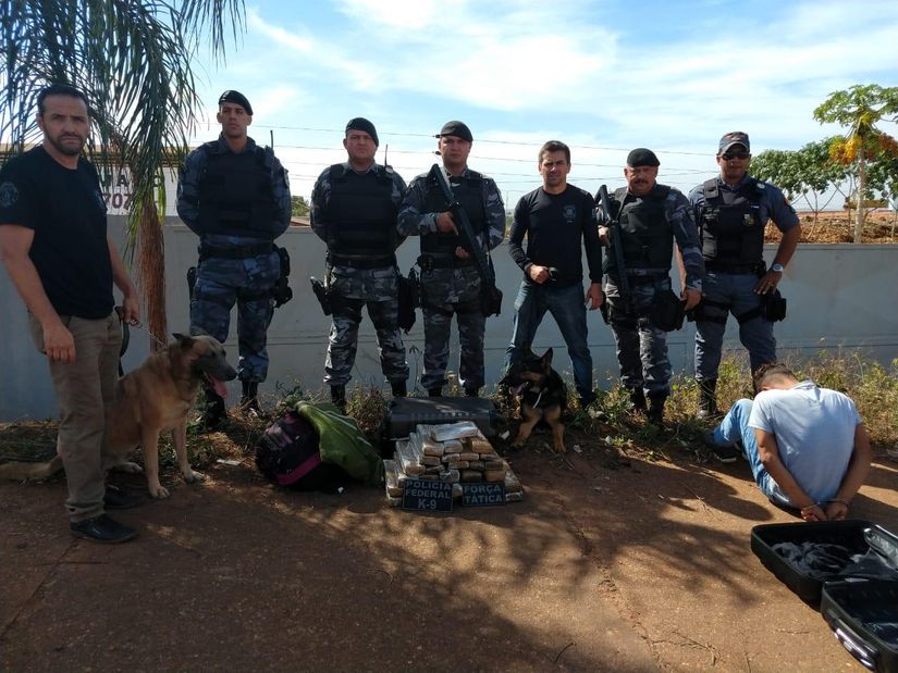 Passageiro De ônibus é Preso Pela Pm Com Mais De 20 Kg De Maconha