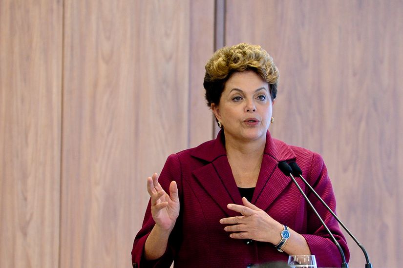 Dilma Rousseff responde a senadores em julgamento. Acompanhe ao vivo
