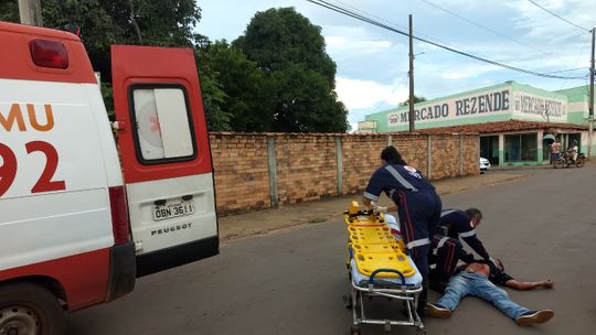 Mulher esfaqueia homem durante desentendimento e acaba presa pela PM  