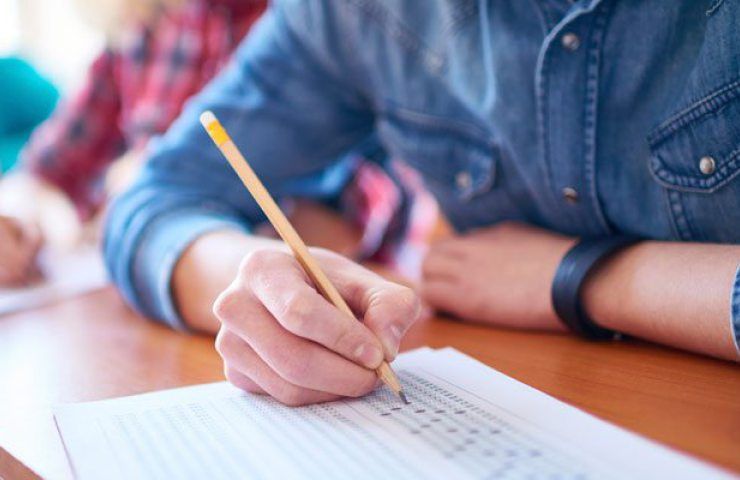 Paralisação de caminhoneiros gera adiamento de provas de concursos