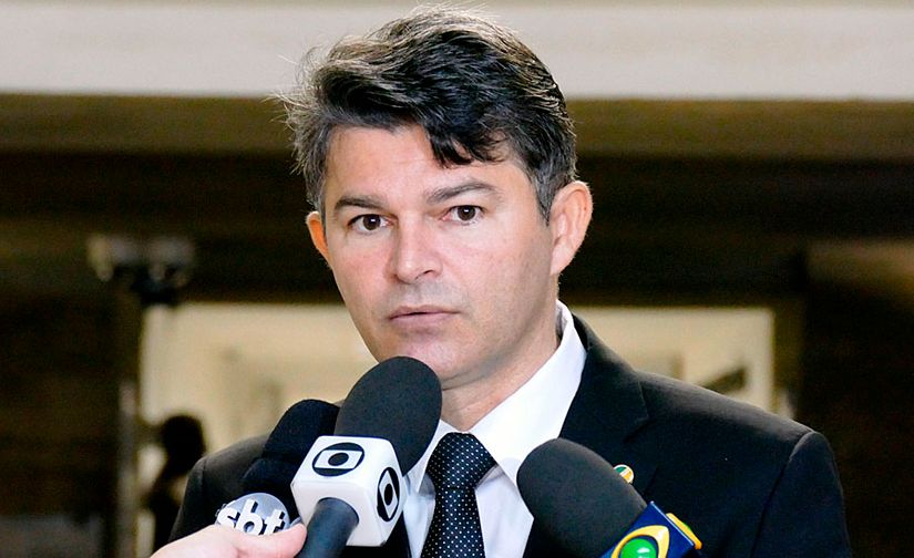 José Medeiros elogia ações do governo para conter gastos e para regularização fundiária