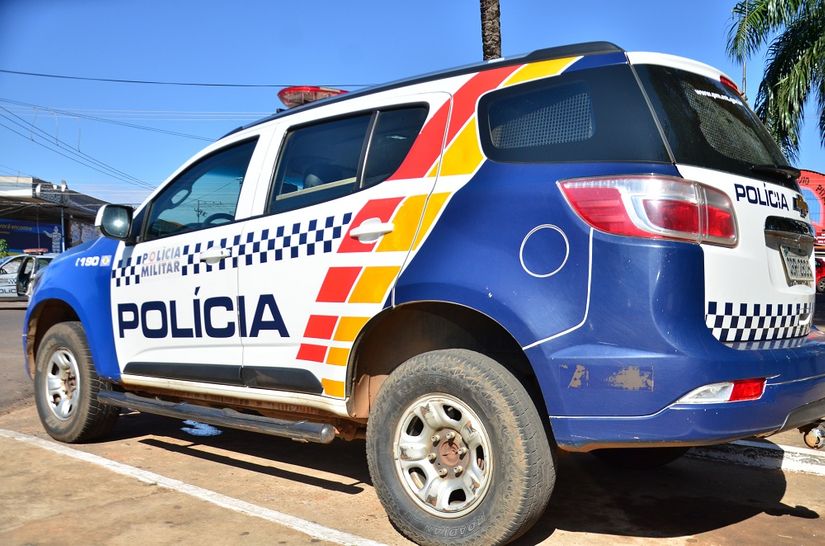 Caminhão roubado há 1 ano é localizado em pátio de empresa