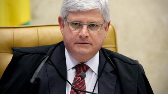 Janot denuncia Lula, Dilma e ex-ministros ao Supremo