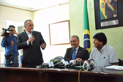 Evo Morales sinaliza a Taques regularizar contrato para fornecimento de gás a MT