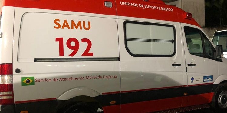 Homem morre após cair de telhado tentando pegar manga