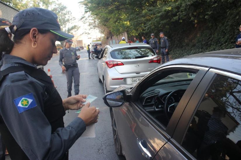 PM faz operação ostensiva de combate à criminalidade com apoio do administrativo