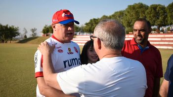 Sem dinheiro para incentivo ao esporte, prefeitura banca evento com estrelas do futebol