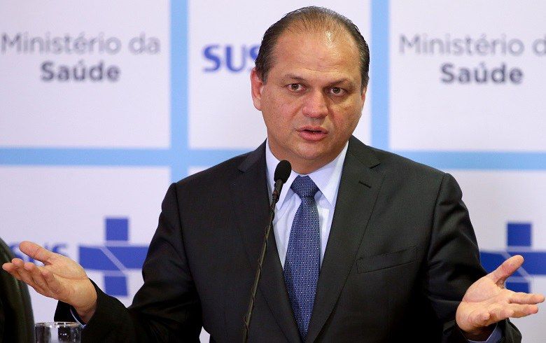 Ministro as Saúde se diz Ministro da Saúde diz ser favorável à proibição de aditivos em cigarros