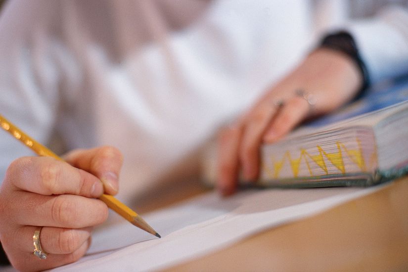 Inscrições para concurso com salários de até R$ 4,1 mil começam nesta segunda