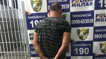 Embriagado homem é preso após agredir a própria mãe em casa 