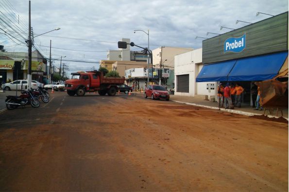 Buracos, semáforos queimados e irresponsabilidade