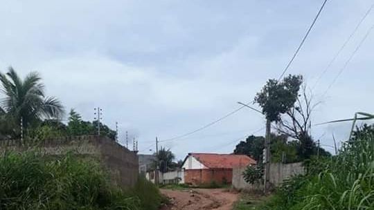 Enquanto Emanuel Pinheiro inaugura pavimentação, internauta denúncia falta de infraestrutura 