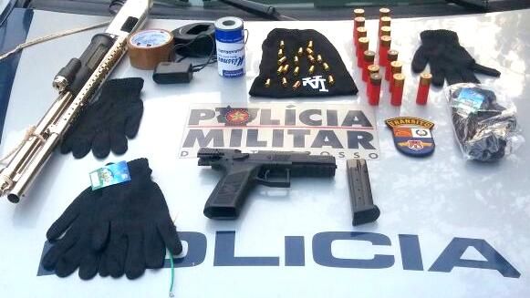 Batalhão de Trânsito apreende explosivos, armas, drogas e prende três na rodovia de Chapada