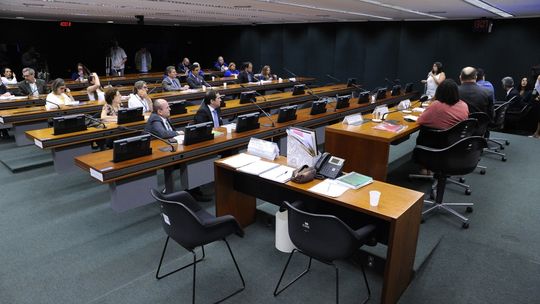  CPI do Óleo vai ouvir na Câmara ministros de Meio Ambiente, Defesa e Saúde