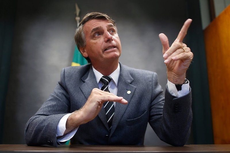 Bolsonaro diz que capitães vão mandar no Brasil