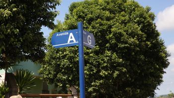 Distrito Industrial José de Alencar recebe placas de sinalização das vias