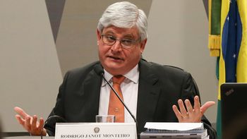 Janot denuncia Michel Temer por organização criminosa e obstrução de Justiça
