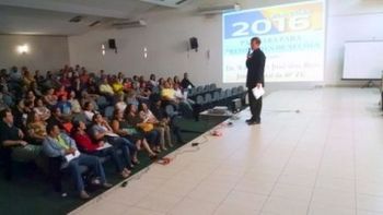 Juiz eleitoral ministra palestra a mesários em Rondonópolis