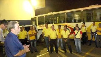 Candidato a prefeito visita empresa de transporte público