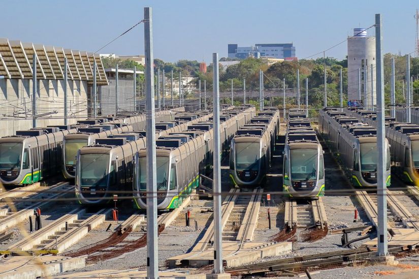 Vereadores vistoriam obras paradas do VLT