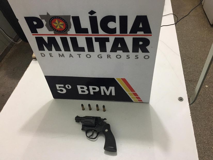 Idoso é preso com revólver após tentar entrar em banco armado