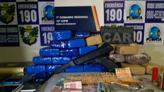 Traficantes do Comando Vermelho são presos com 16 tabletes de maconha 