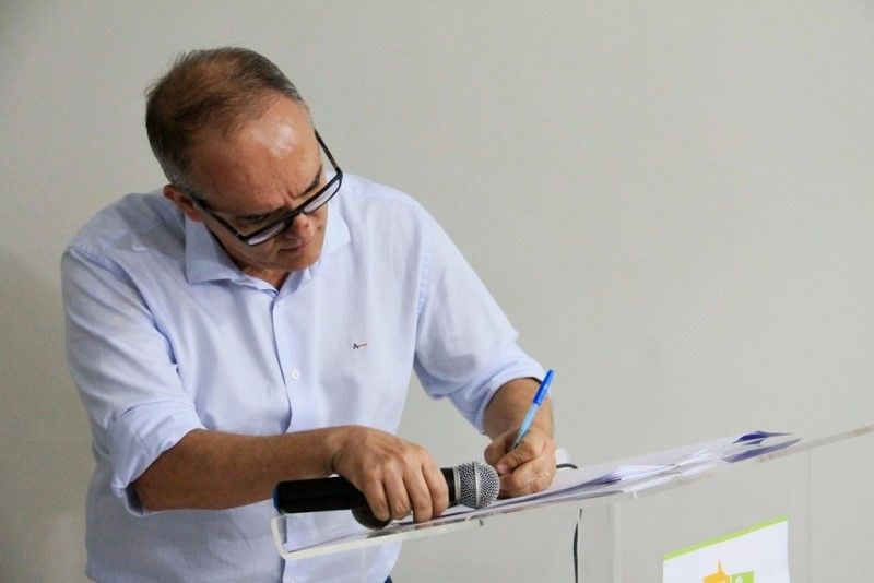 Prefeito assina projeto de doação de área para ampliação da Escola Técnica Estadual