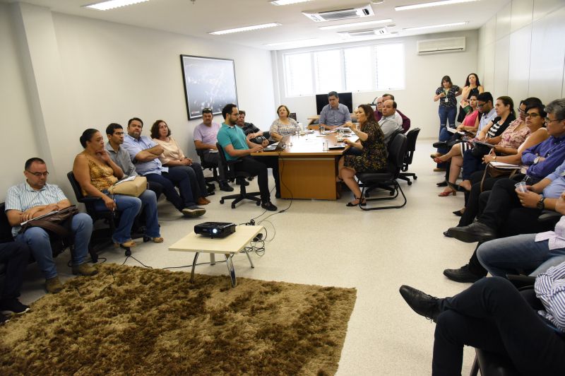 Prefeito e equipe técnica debatem últimos ajustes para entrega total do HMC