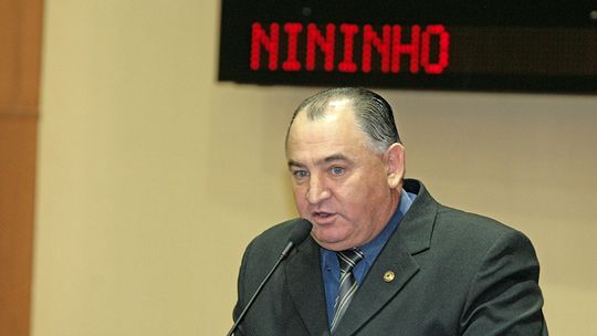 Nininho entra com ação e 'congela' seu julgamento no TRE