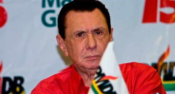 Bezerra, eterno cacique do PMDB, terá parte do salário retido por ganhar acima do teto