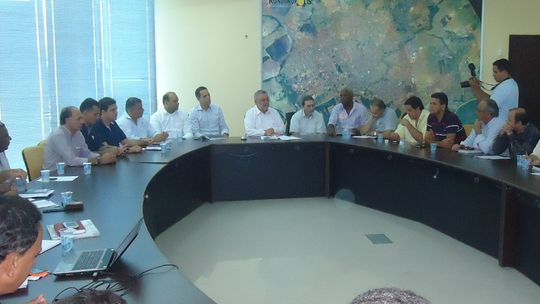 Prefeito pede suspensão da greve, comissão vai discutir reivindicações do Sispmur