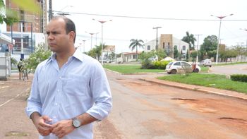 Thiago Muniz critica tapa-buraco com terra e diz que Coder está sujando a cidade
