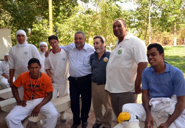 Percival e Rogério ouvem reivindicações de funcionários do frigorífico Agra