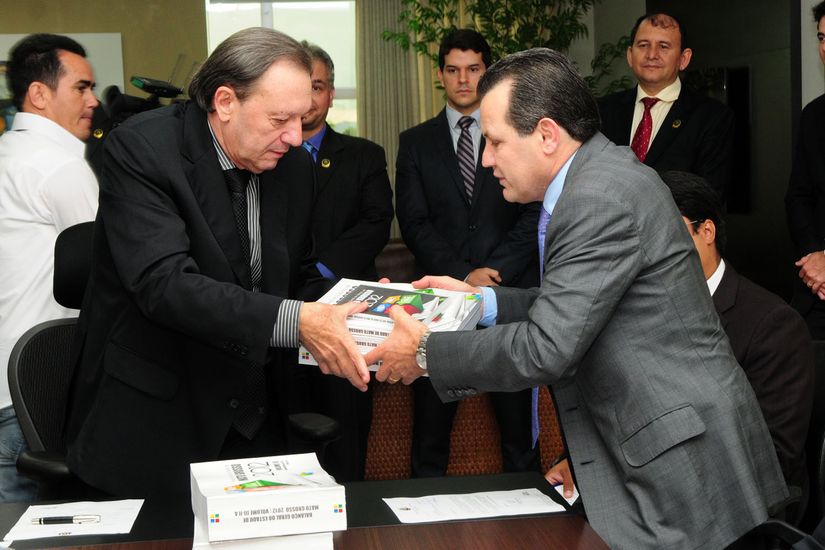 TCE-MT recebe prestação de contas do Governo do Estado em 2012