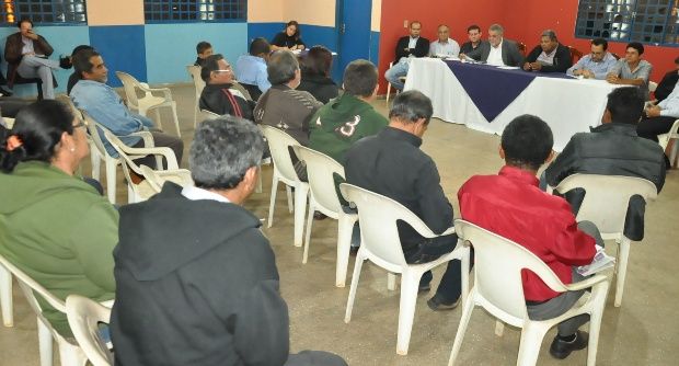 Prefeito reclama de empreiteiros e anuncia investimentos em bairros da região Salmen