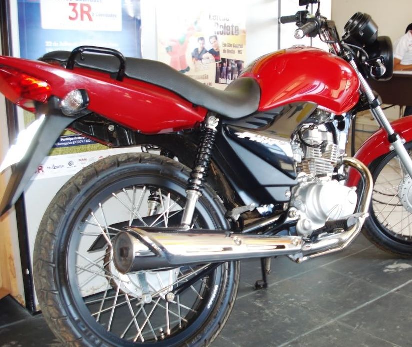 Mulher tem a moto roubada por dupla de motoqueiros no Dom Oscar Romero