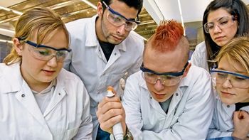 Vereador propõe a criação da Medalha Jovem Cientista para homenagear estudantes de destaque