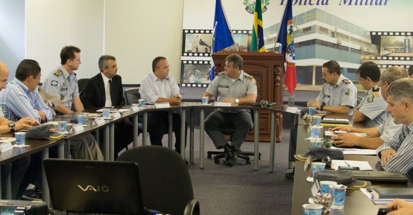 Pedro Taque se reúne com representantes da PM e reafirma que vai priorizar Segurança Pública