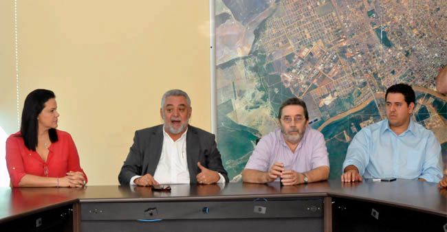 Ana Carla pede que Câmara agilize votação do PCCS da Educação