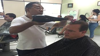 Senador reservado abre exceção e aparece cortando o cabelo em Rondonópolis