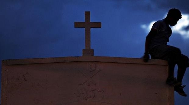 Acossado por escândalos, Vaticano repete políticos e culpa a imprensa
