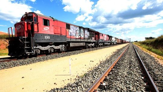A Ferrovia e os espelhos dos colonizadores