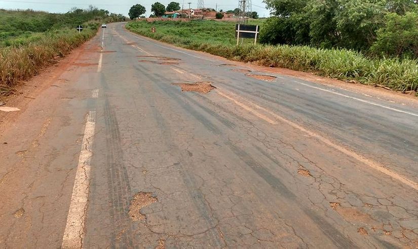 Preocupado com buracos no Anel Viário, vereador cobra providências do governo