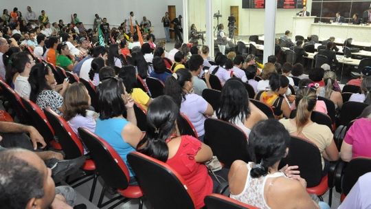 Câmara aprova 'Carta Aberta' cobrando retomada do diálogo entre Governo e professores