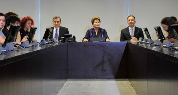 Dilma reúne STF, Senado e OAB para discutir proposta de convocação de plebiscito