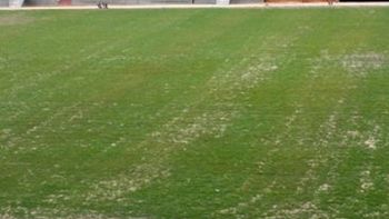 Arena Pantanal sofre com o abandono do governo e com as pragas no gramado