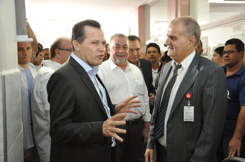 Governador anuncia construção de 20 leitos de UTI e verba para Paulo de Tarso