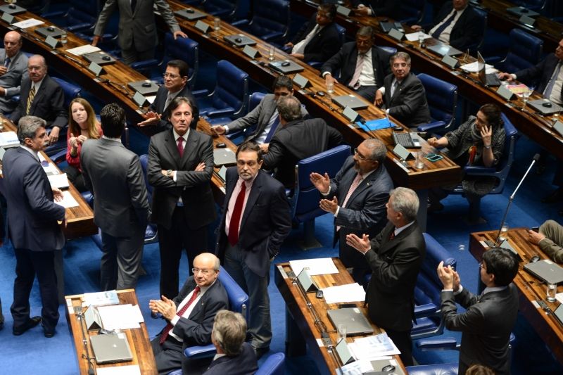 Senado fará amanhã a última sessão de 2013