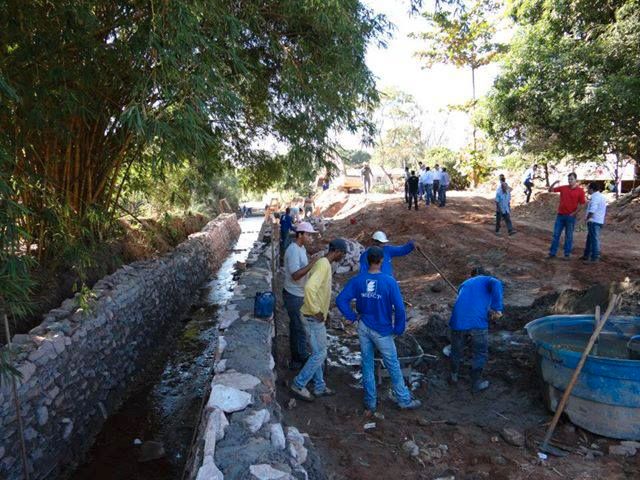 Vereadores visitam obra de canalização do Canivete e apontam morosidade